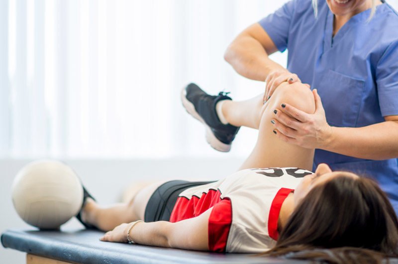 Female Volleyball Player Receiving Rehabilitation For Sports Injury 800x530 1